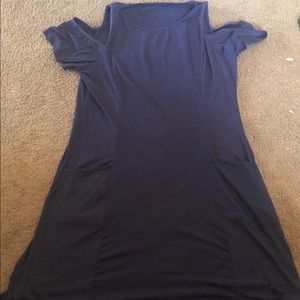 Peekaboo shoulder maternity dress